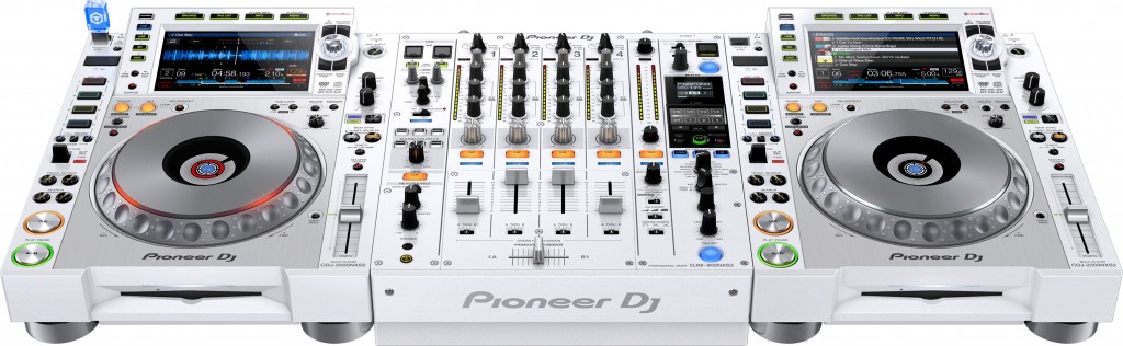 Pioneer DJ cdj-2000nxs2-w & djm-900nxs2-w